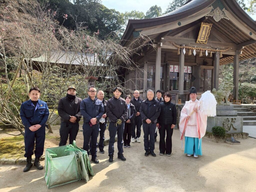 竈門神社で清掃活動を行いました