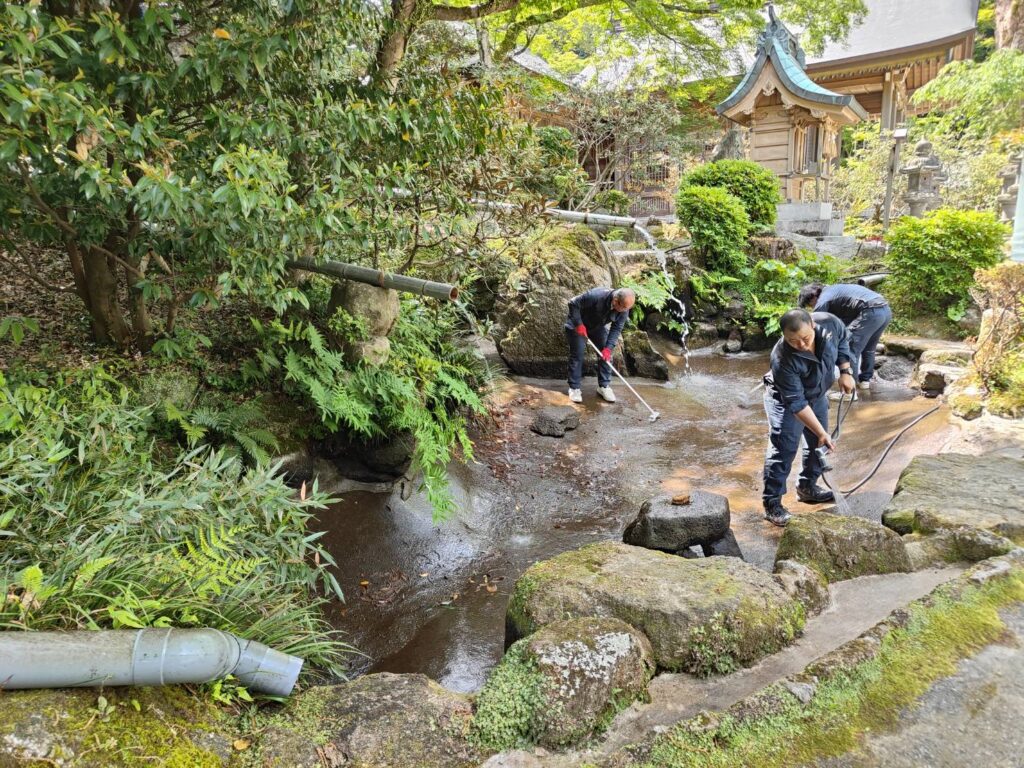 竈門神社にて清掃活動を行いました[5月]